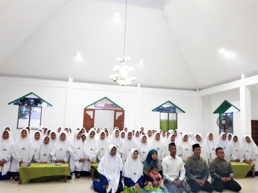 Kunjungan Santri PMD Gontor Putri Kampus 1 di Pondok Pesantren Al-Furqon Tulis Kudus